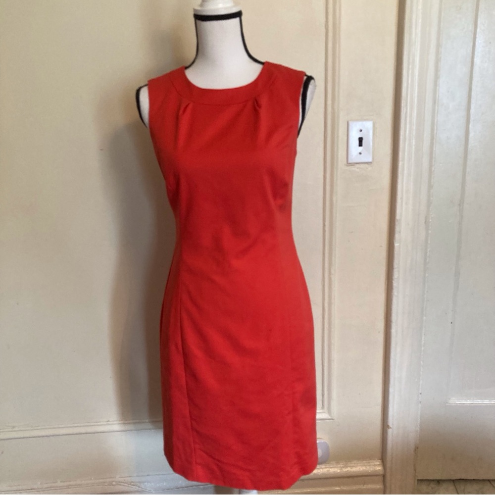 Tahari Womens Sheath Knee Length Lined Sleeveless CrewNeckline Size 4 Dress.